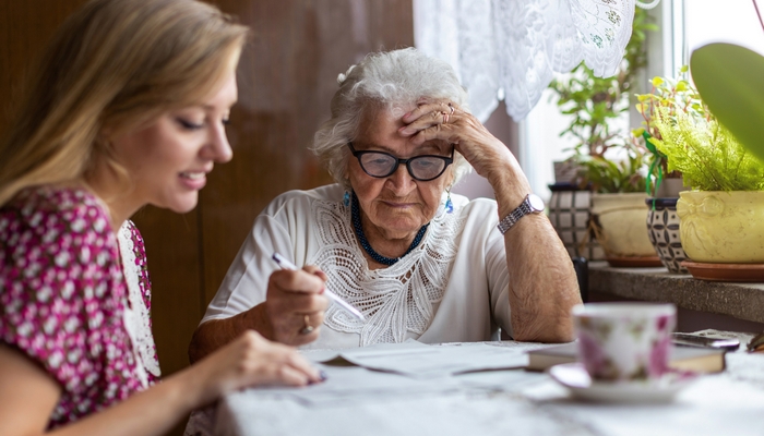 Die Pflege der Eltern ist nicht immer nur ein Trick um früher in Rente zu gehen. wenn die Eltern pflegebedürftig sind, ist es tatsächlich eine eine gute Entscheidung, früher aus dem Berufsleben auszuscheiden. (Foto: AdobeStock - pikselstock)