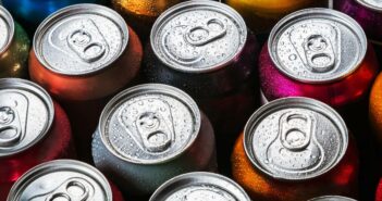 Cola oder Energy-Drink, was ist gesünder? (Foto: Adobe Stock-OlegDoroshin )