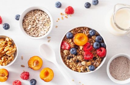 Vorsicht bei Trockenfrüchten: hoher Zuckeranteil (Foto: AdobeStock - Olga Miltsova 309188287)