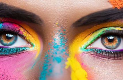 Der Trend des Pumpkin-Spice-Make-ups im Herbst (Foto: AdobeStock - Gabriella88 626327668)
